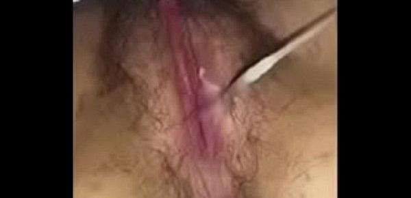  VIBRATING TEEN FAT PUSSY LEAKING CREAM, HAIRY MEATY LIPS CLOSE UP